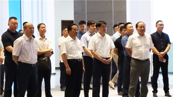 長沙市委常委、市委組織部部長張宏益一行調研國家網絡安全產業園區（長沙），并參觀我司布展的園區展示推廣中心項目